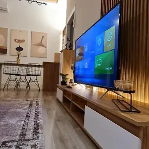 New Modern In The Center Of Apartment